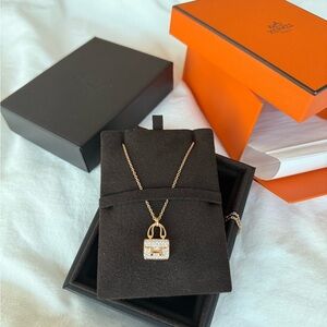 Amulettes Constance pendant